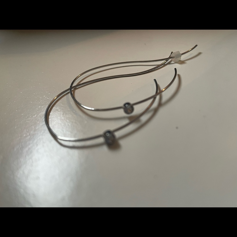 Pre-owned silver thread through earring so what small diamond detail.